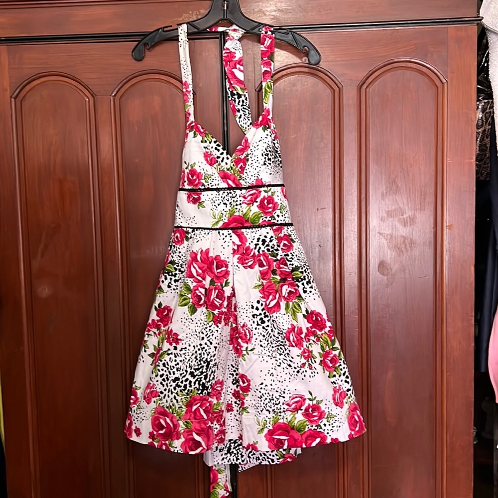 Cute Deep V Halter Tie Top Style Floral Multiple Pleated Tie Back Dress